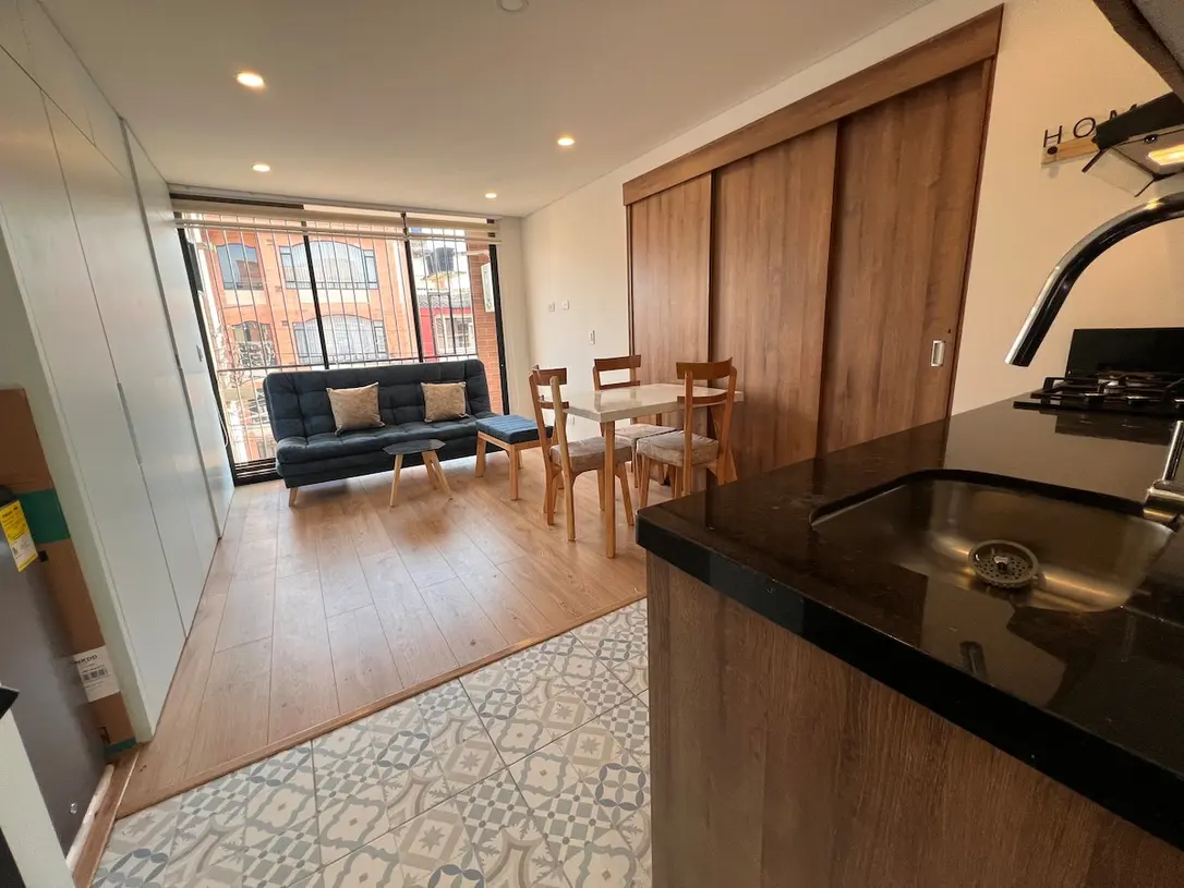 Cocina equipada y sala comedor del apartamento 302