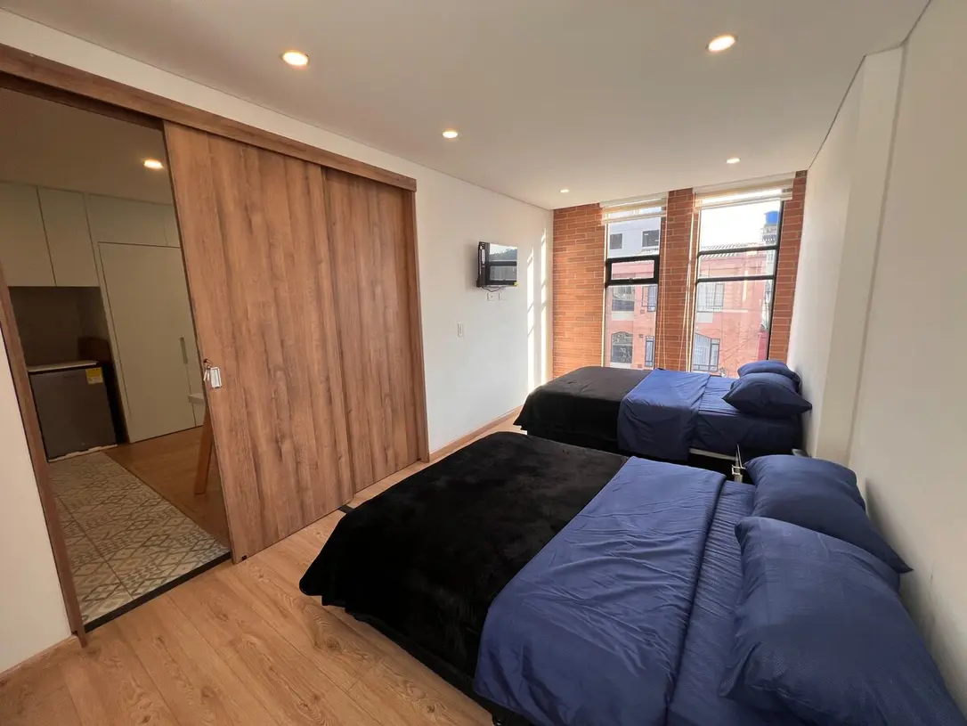 Zona de descanso del apartamento 402 con camas dobles