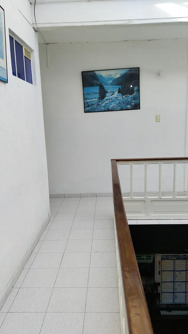 Pasillo del nivel superior de Hotel La Margarita